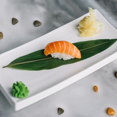 Суши Лосось в НА ЛУНЕ по цене 250 ₽
