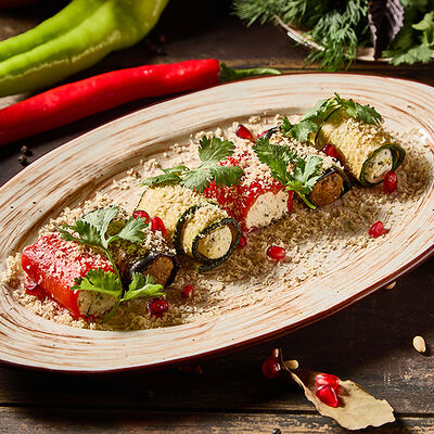 Ассорти рулетиков из баклажанов, перцев и цукини в PRO.Хинкали by Novikov по цене 750 ₽