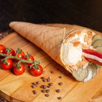 Рулле с Финской сосиской в Трасса