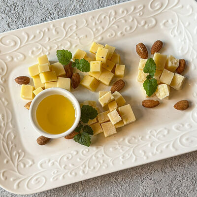 Сырное антипасти с лавандовым медом в Терраса по цене 1420 ₽