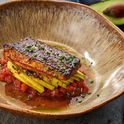 Палтус с томатами и авокадо 330г в MANANA по цене 990