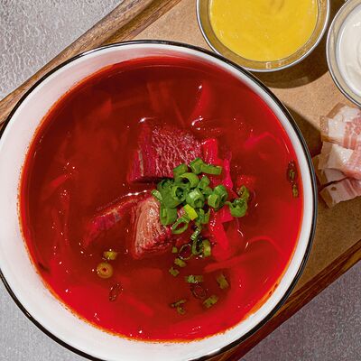 Борщ с говядиной в Антрекот по цене 545 ₽