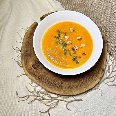 Тыквенный крем- суп с гребешками в Джоли по цене 480 ₽