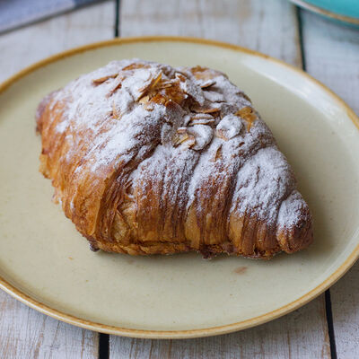 Круассан с миндальным кремом в Пекарня Мишеля по цене 380 ₽