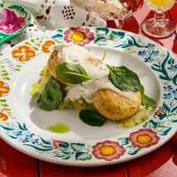 Щучьи котлеты с мятым картофелем и шпинатом в Катюша Katyusha