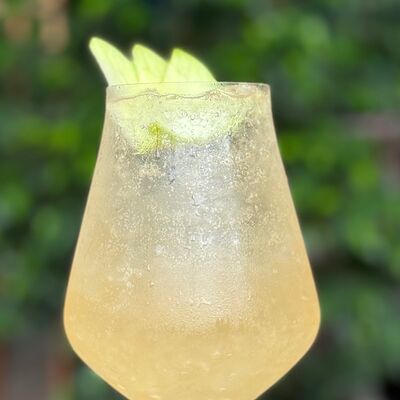 Лимонад тимьян, груша, лимонный мирт в Pellegrino по цене 395 ₽