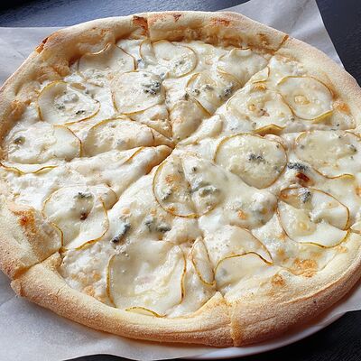 Пицца с грушей и горгонзолой в БамБуши по цене 685