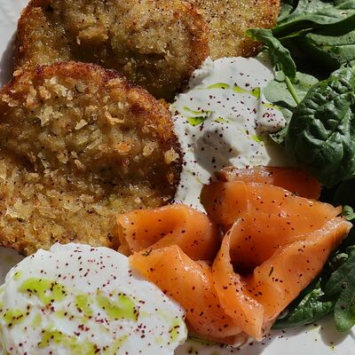 Драники из печеного картофеля с лососемв Просто Азия x Десертория по цене 730 ₽