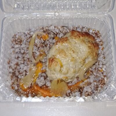 Гречка отварная с котлетой в Кулинария уплетайка по цене 111 ₽