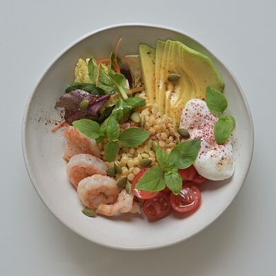 Боул с птитимом, креветками, яйцом пашот и трюфельным соусомв Bucho по цене 550 ₽