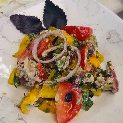 Салат по-тбилисски в Долма по цене 400 ₽