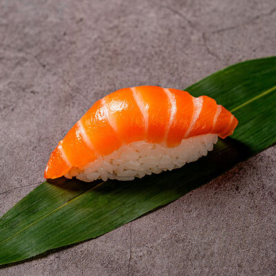 Суши Лосось в Soluxe Club по цене 500 ₽