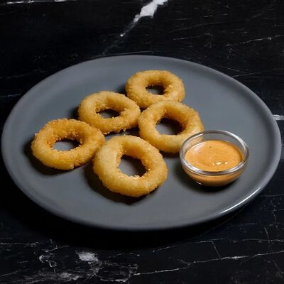 Кольца кальмара и соус в Сашими по цене 670 ₽