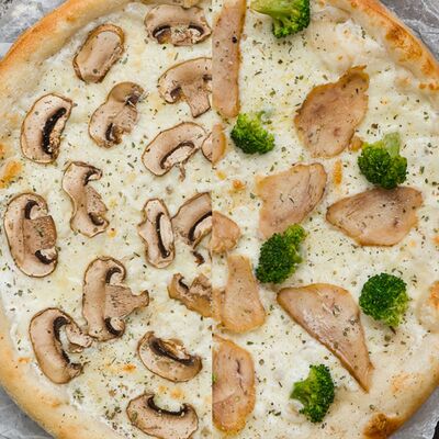 Пицца Грибная-Сливочная курочка в Рыба закусывала по цене 769 ₽