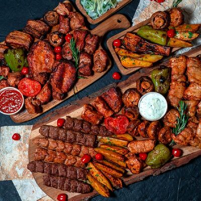 Нас много в Много Мяса по цене 7990 ₽