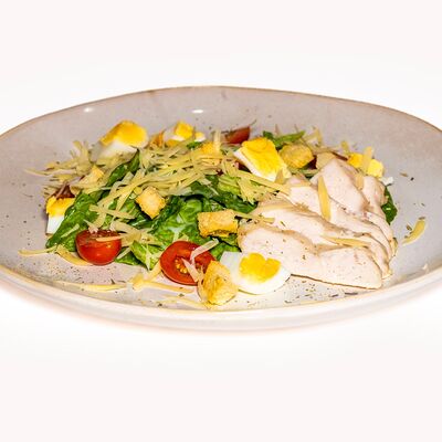 Салат Цезарь с курицей в The art cafe по цене 435 ₽