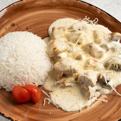 Куриная грудка в сливочном соусе в Сакура по цене 630 ₽