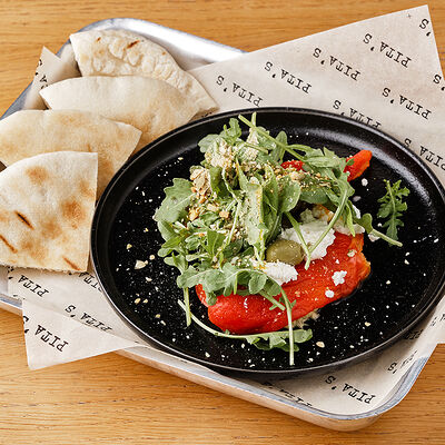 Печеные перцы с хумусом в Pita's по цене 400 ₽