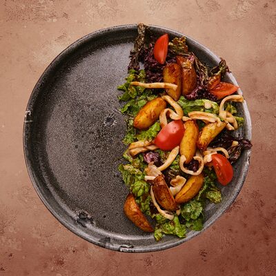 Салат с кальмаром в The Pivo по цене 350 ₽