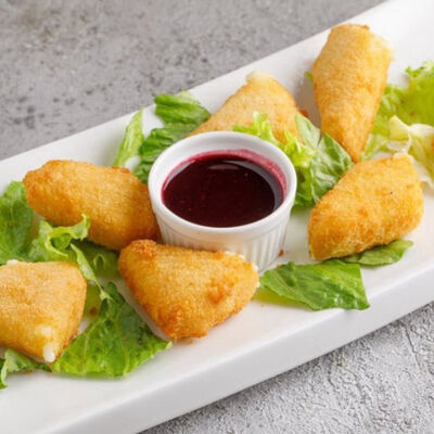 Жареный сыр сулугуни с ягодным соусом в Кофейня №1 по цене 415 ₽