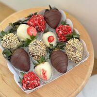 Клубника в молочном бельгийском шоколаде Nice в MCakes - торты и десерты