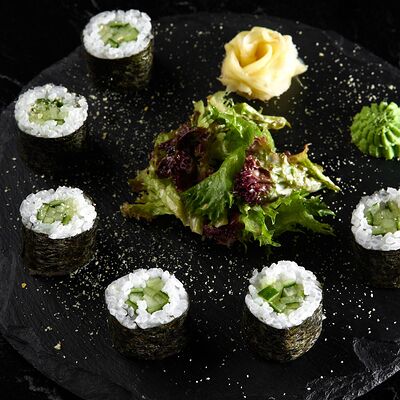 Маки ролл с огурцом в Look lounge по цене 240 ₽