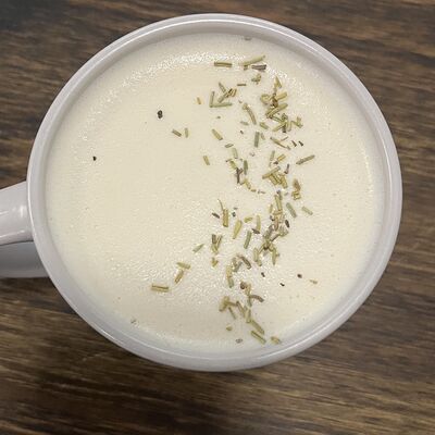 Раф с апельсином и розмарином в Знакомые лица по цене 340 ₽