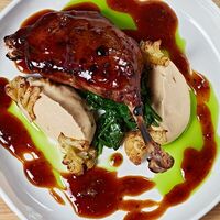 Утиная ножка, кейл, имбирный соусв Wine Сonnection