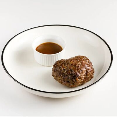 Бифштекс с соусом перечный демигляс в Гости по цене 680 ₽