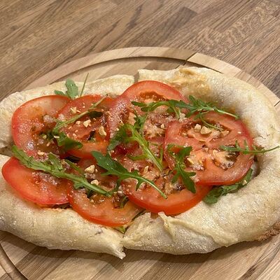 Фоккача с томатами в Опера траттория по цене 650 ₽