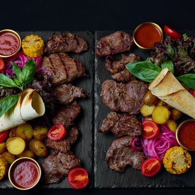 Метровый шашлык из говядины в Эндорфин по цене 3400 ₽