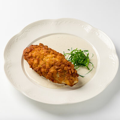 Котлета по-пожарски с соусом блю-чиз в Шале Берёзка по цене 790 ₽