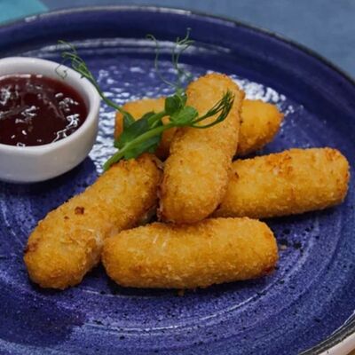 Сырные палочки с брусничным джемом в ШУМАН по цене 400 ₽