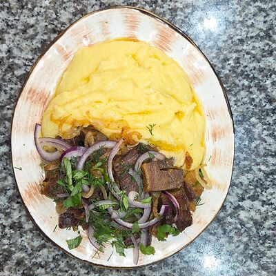 Мамалыга с мясомв Адыгская кухня по цене 735 ₽