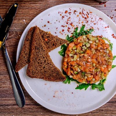 Тартар из семги в Urban по цене 650 ₽