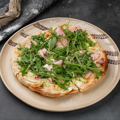 Пицца с мортаделлой и страчателлой в Узоры по цене 850 ₽