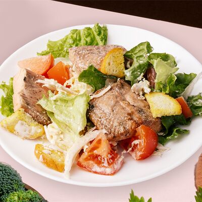 Цезарь с запеченной горбушей в Бегемаг по цене 240 ₽