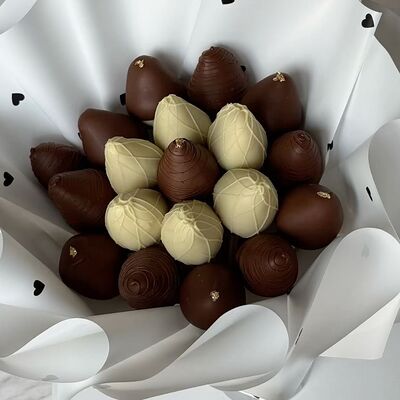 Букет из клубники в шоколадев Kissberry по цене 4350 ₽