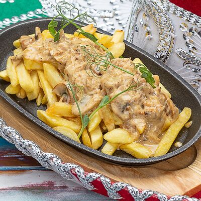 Мексиканский картофель с курицей и грибами в Burritos по цене 600 ₽