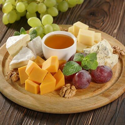 Сырная тарелка в Бурнова лофт по цене 990 ₽