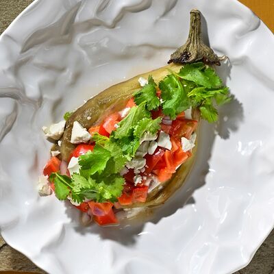 Баклажан (схторац) с томатной начинкой и сыром в Cascade по цене 550 ₽