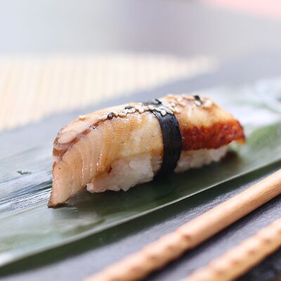 Суши с угрем в Uminami по цене 340 ₽