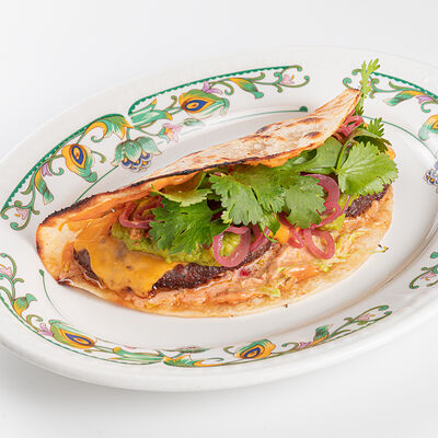 Тако-бургер с говядиной в Sangre Fresca по цене 1100 ₽