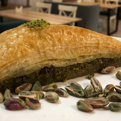 Пахлава Хавуч с фисташкой в Fistik Baklava по цене 305 ₽