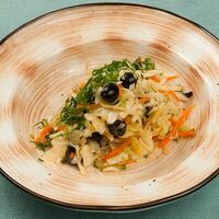 Салат из свежей капусты с кукурузой, оливками и огурцом в Пироги с пылу, с жару