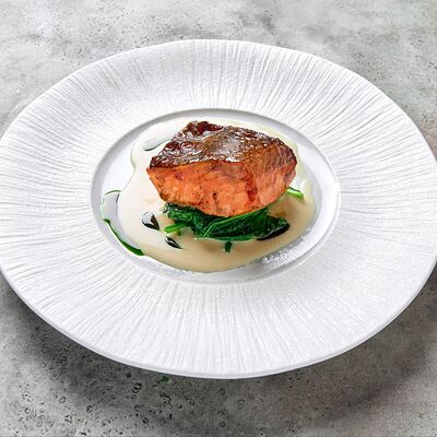 Филе форели с томленым шпинатом и соусом берблан в GASTROFISH по цене 1155