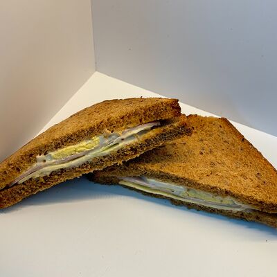 Тост с ветчинойв Хлеб с маслом по цене 225 ₽