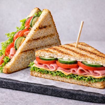 Сэндвич с ветчиной в Lo-Fi Coffee по цене 350 ₽