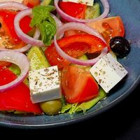 Греческий салат с фетаксой в Не ной