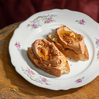 Брускетта с пате из печени в Salone pasta & bar по цене 890 ₽